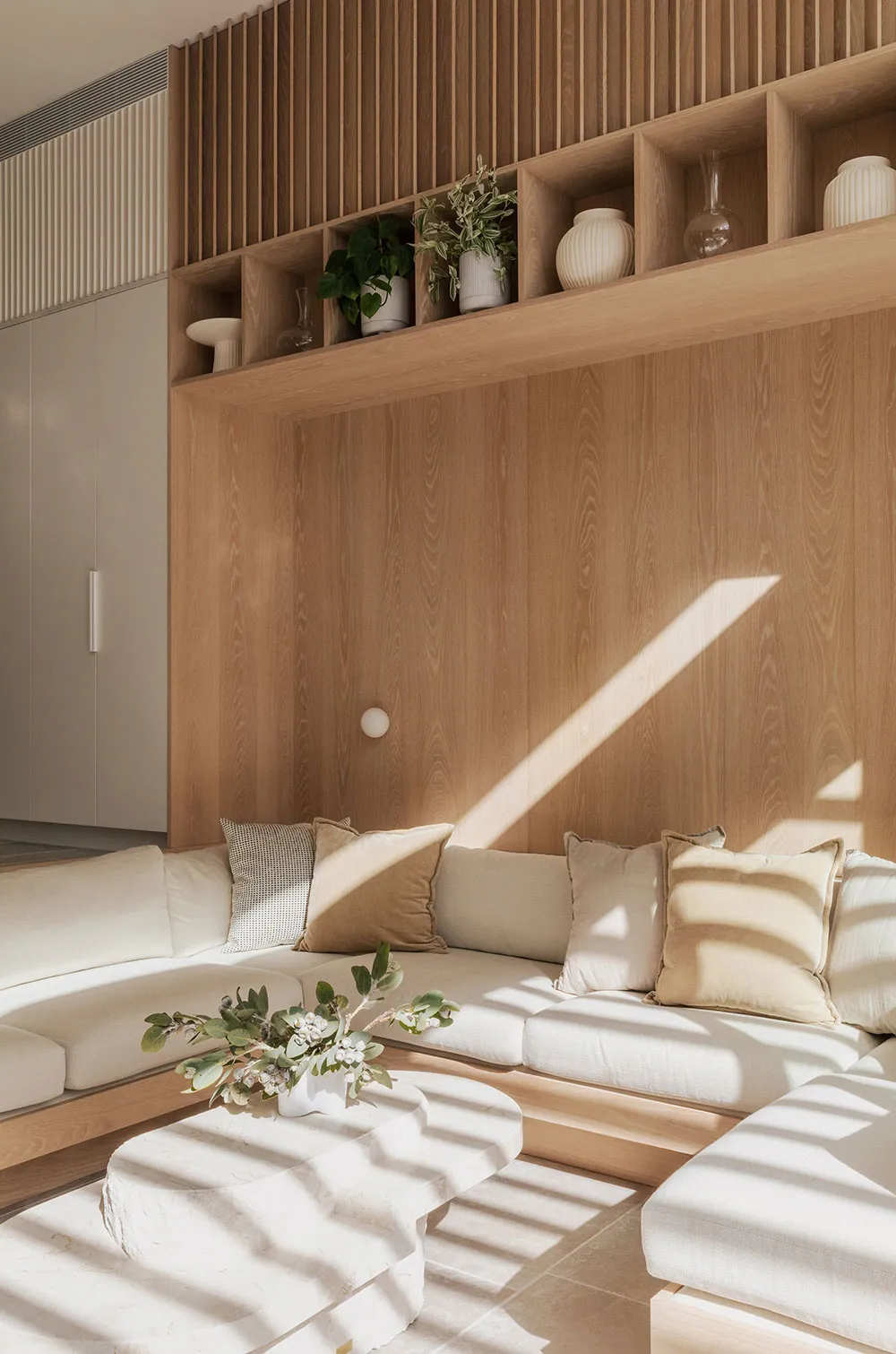 Éclairci et moderne intérieur dans l'ancienne cabane de pêche à Sydney - Gallery image 10