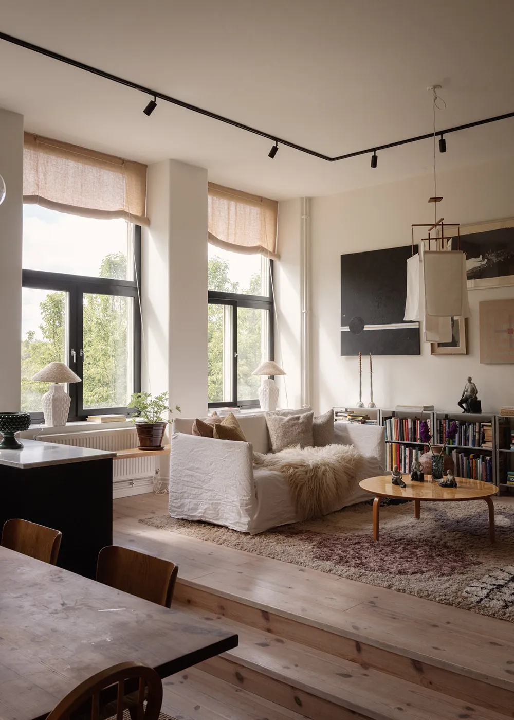 Żółta płytka i otwarty przestrzeń: mieszkanie w byłej szkole w Sztokholmie - Gallery image 6