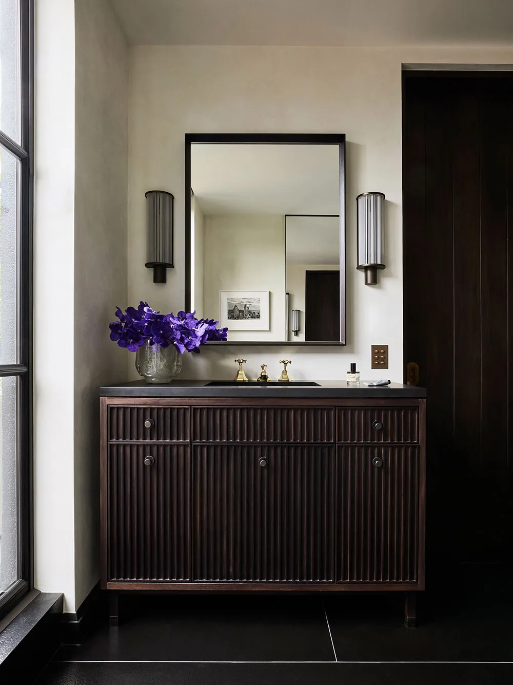 Wпечатujący loft w Soho z nowoczesnym sztuką i luksusowymi oknami - Gallery image 13