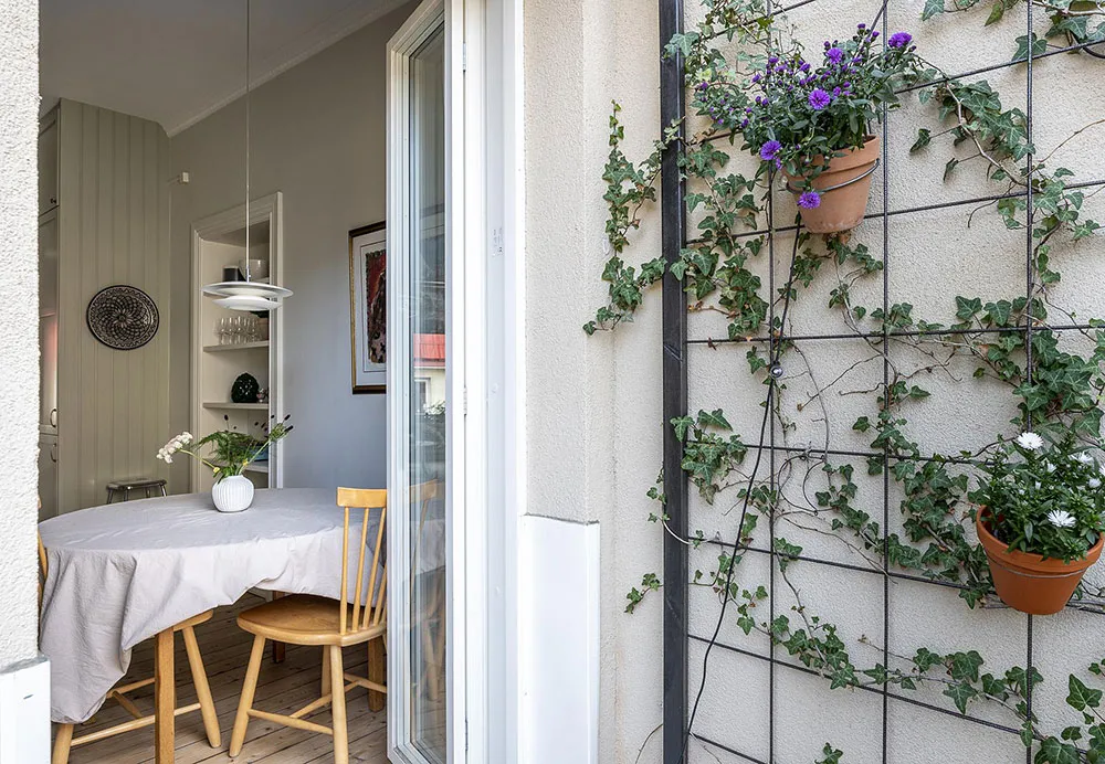 Light and Warm Living Room and Atmosphere Blue Bedroom: Apartment in Gothenburg (52 sqm) - Gallery image 22