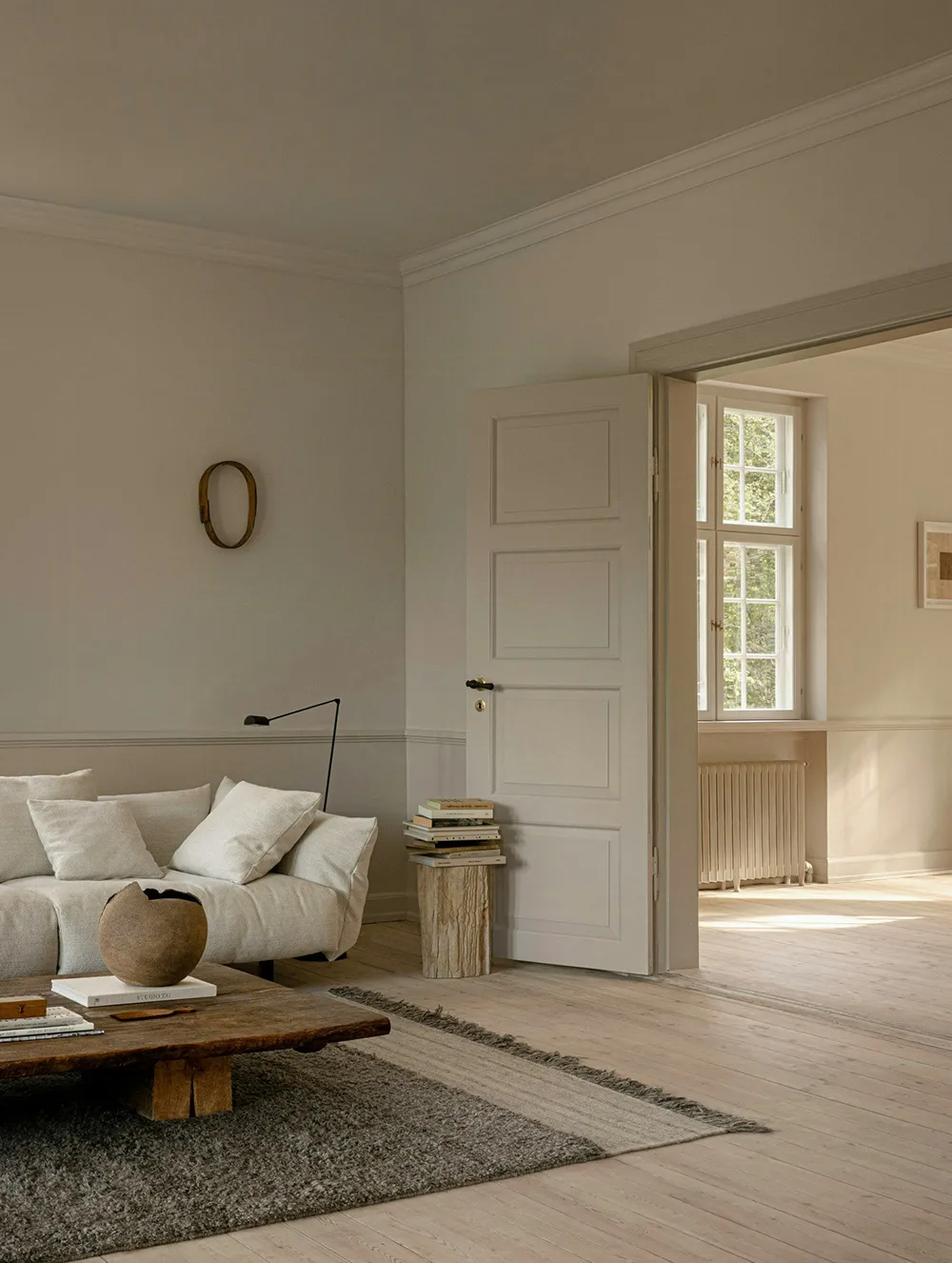 Мягкий минимализм в дизайне старинной виллы на побережье в Дании - Gallery image 12