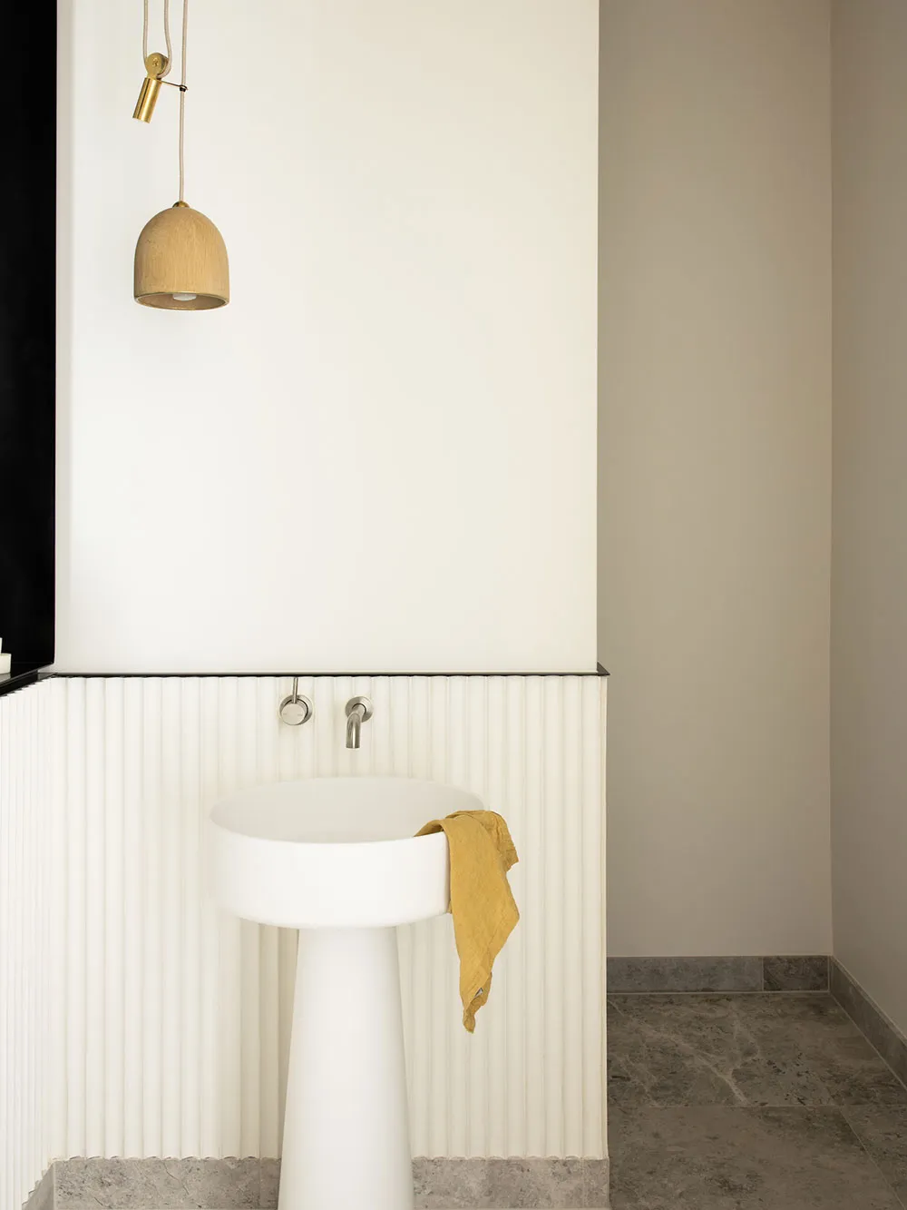 Изящный черно-белый интерьер большого дома с историей в Австралии - Gallery image 18