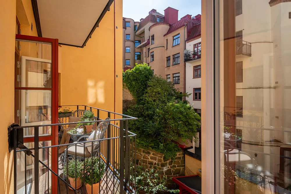 Nice Scandi Apartment with Unusual Layout and Olive-Colored Kids' Room - Gallery image 34