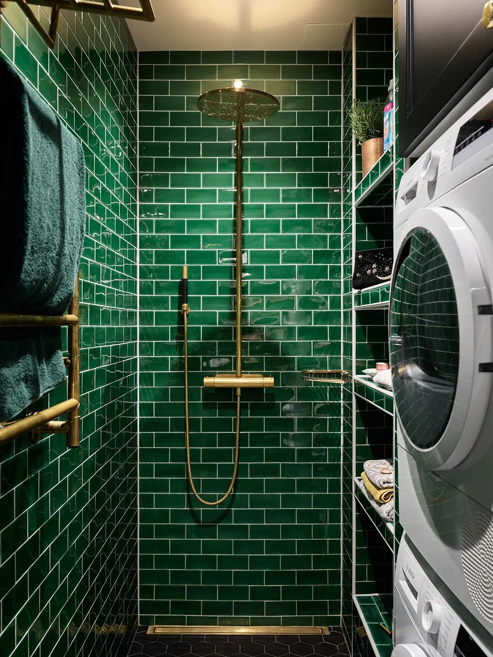 Незвичайні фарби та квіткові мотиви: радісний інтер’єр у Стокгольмі - Gallery image 34