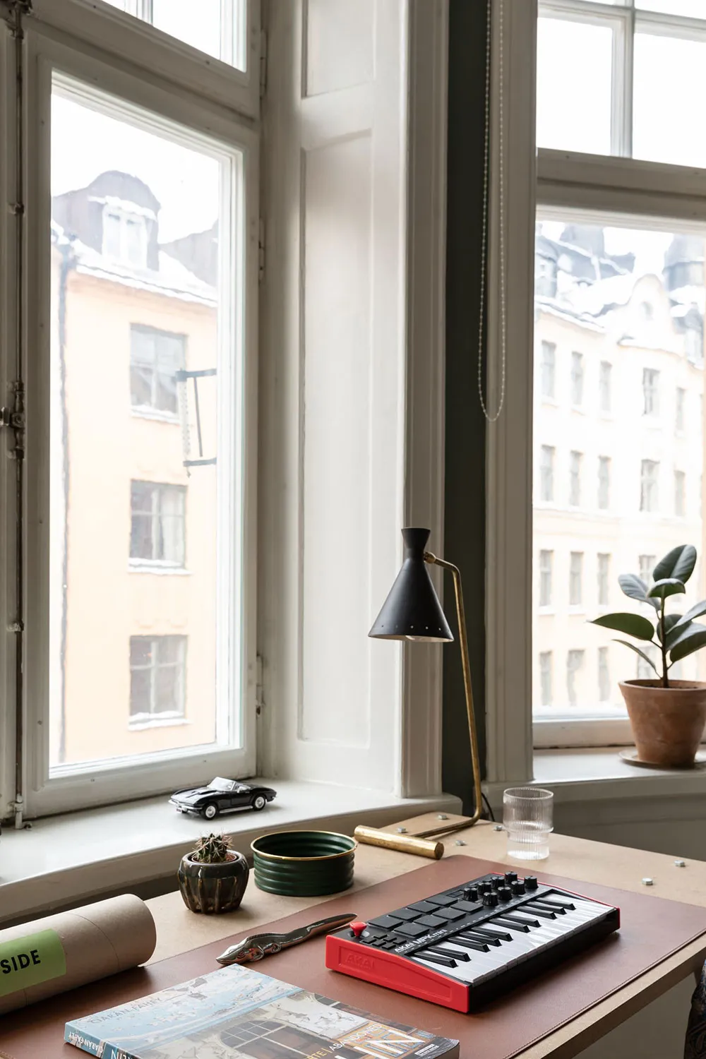 Приємний скандинавський інтер'єр у білих та зелених відтінках (57 кв. м) - Gallery image 13