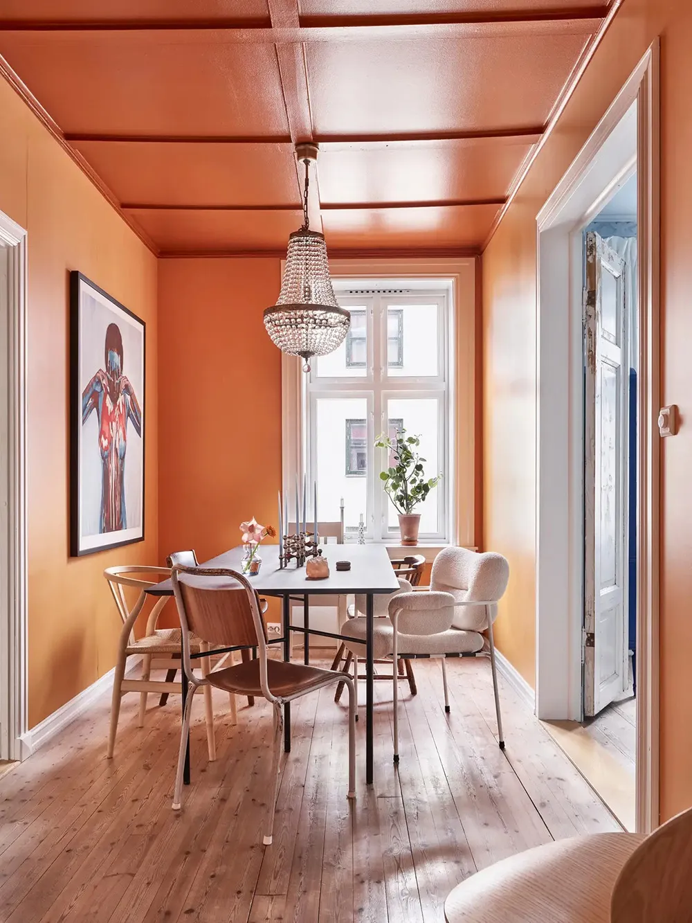 Teintes bleues et accents colorés : intérieur joyeux à Oslo - Gallery image 11