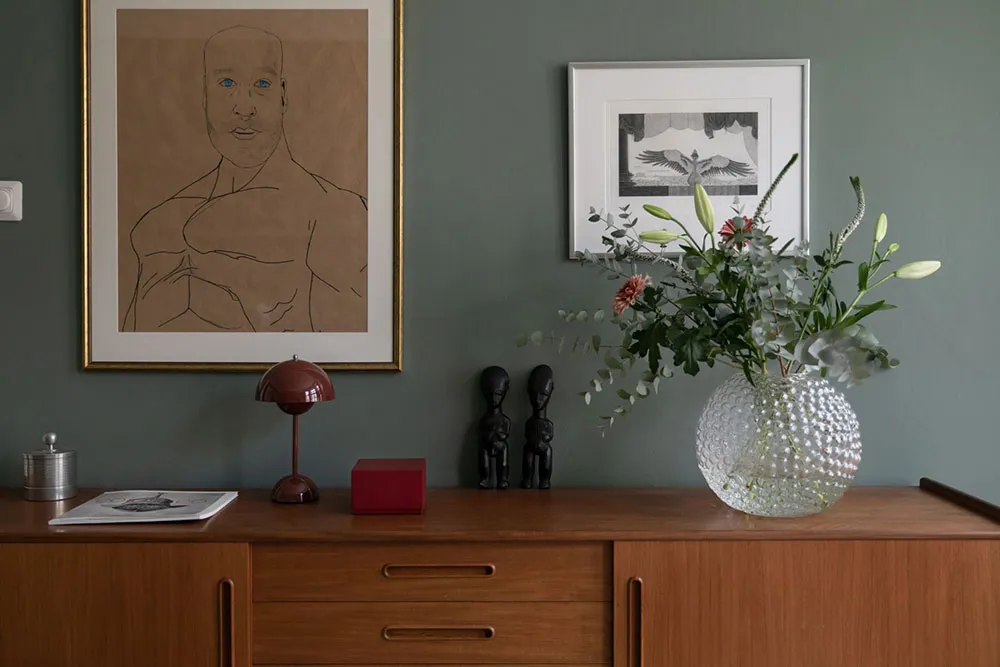 Приємний скандинавський інтер'єр у білих та зелених відтінках (57 кв. м) - Gallery image 10