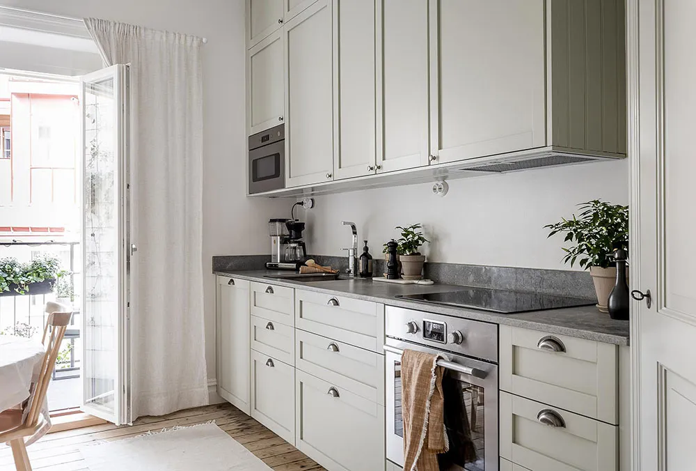 Light and Warm Living Room and Atmosphere Blue Bedroom: Apartment in Gothenburg (52 sqm) - Gallery image 23