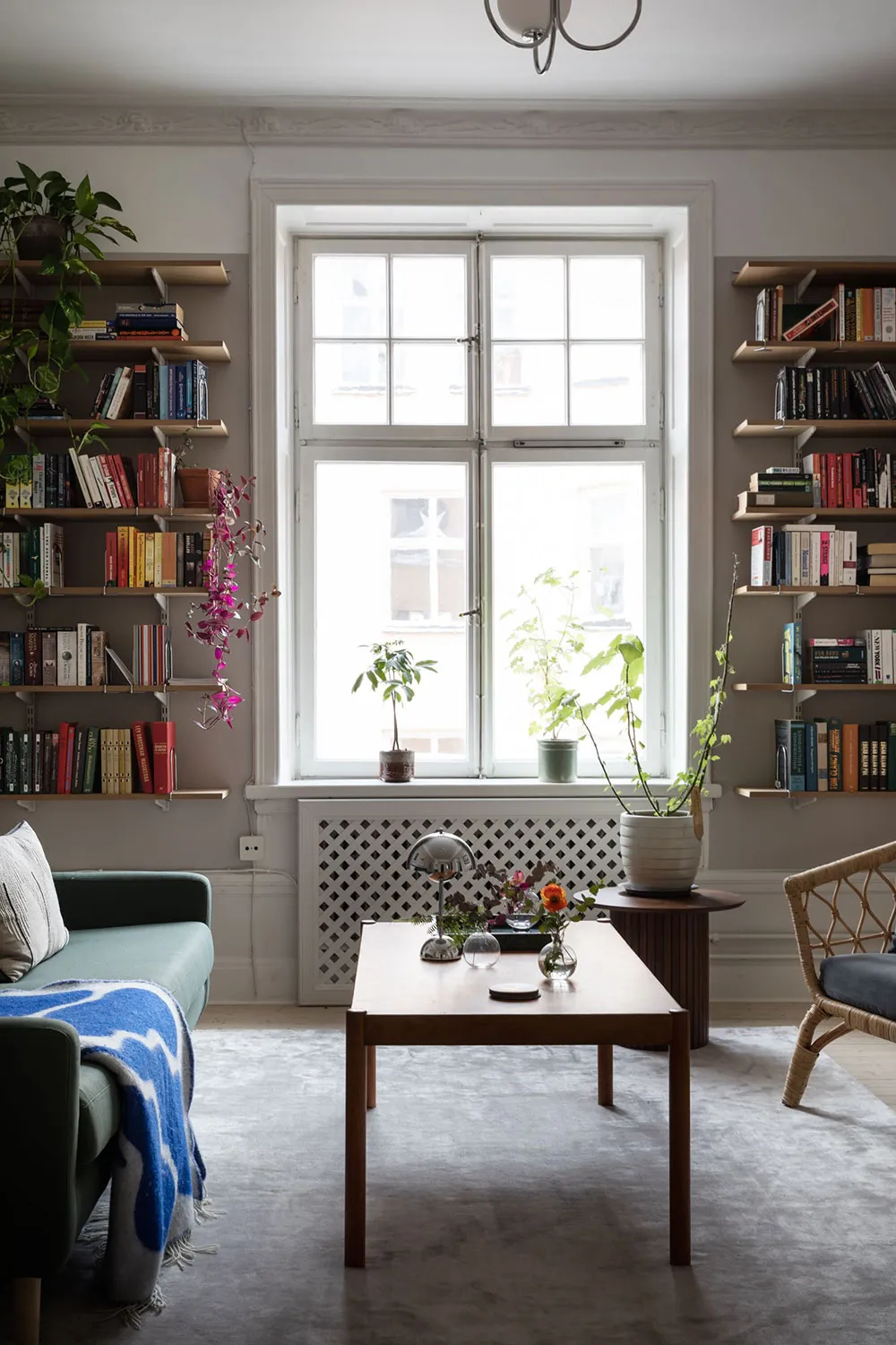 Приємний скандинавський інтер'єр у білих та зелених відтінках (57 кв. м) - Gallery image 4