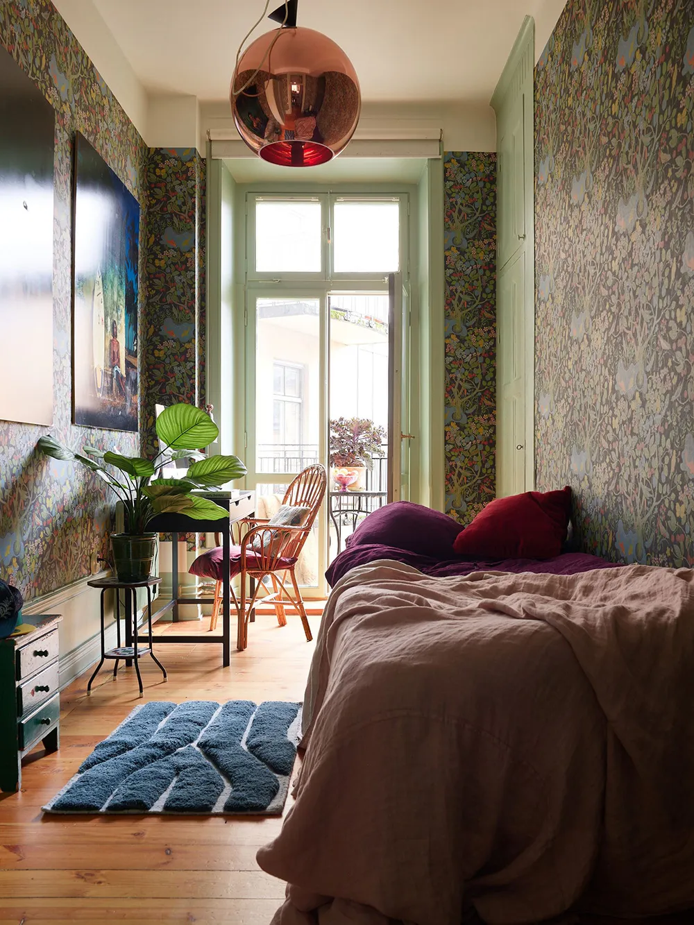Незвичайні фарби та квіткові мотиви: радісний інтер’єр у Стокгольмі - Gallery image 30