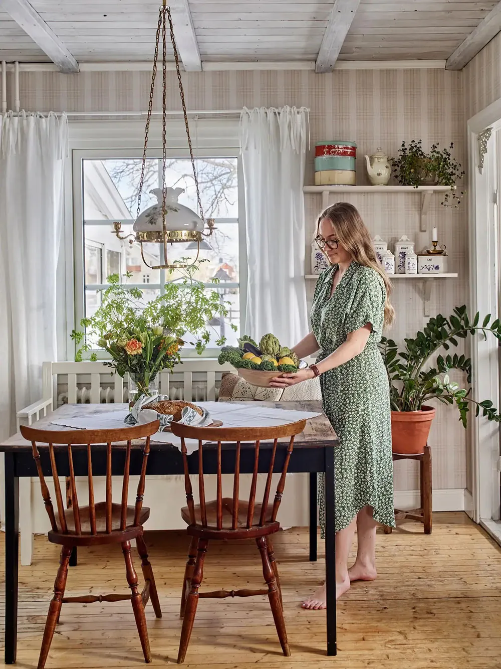 Стіни з обоями та знахідки з блошиних ринків: дача в Швеції - Gallery image 2