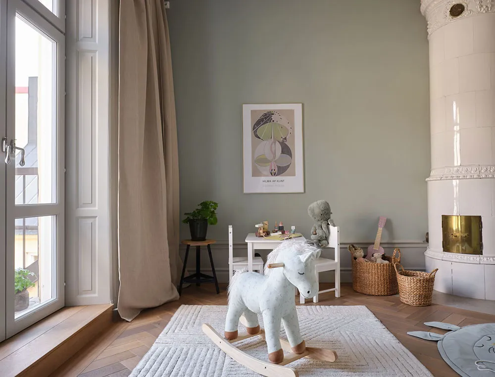 Необычная планировка і мансарда з терасою: приємна скандинавська квартира з інтригою - Gallery image 12