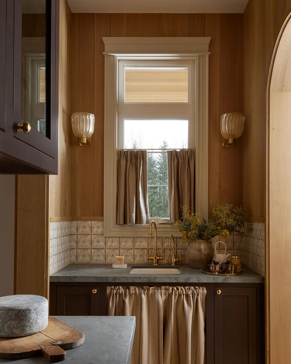 Gamme inhabituelle et beaux motifs dans le design d'une maison de campagne au Canada - Gallery image 11