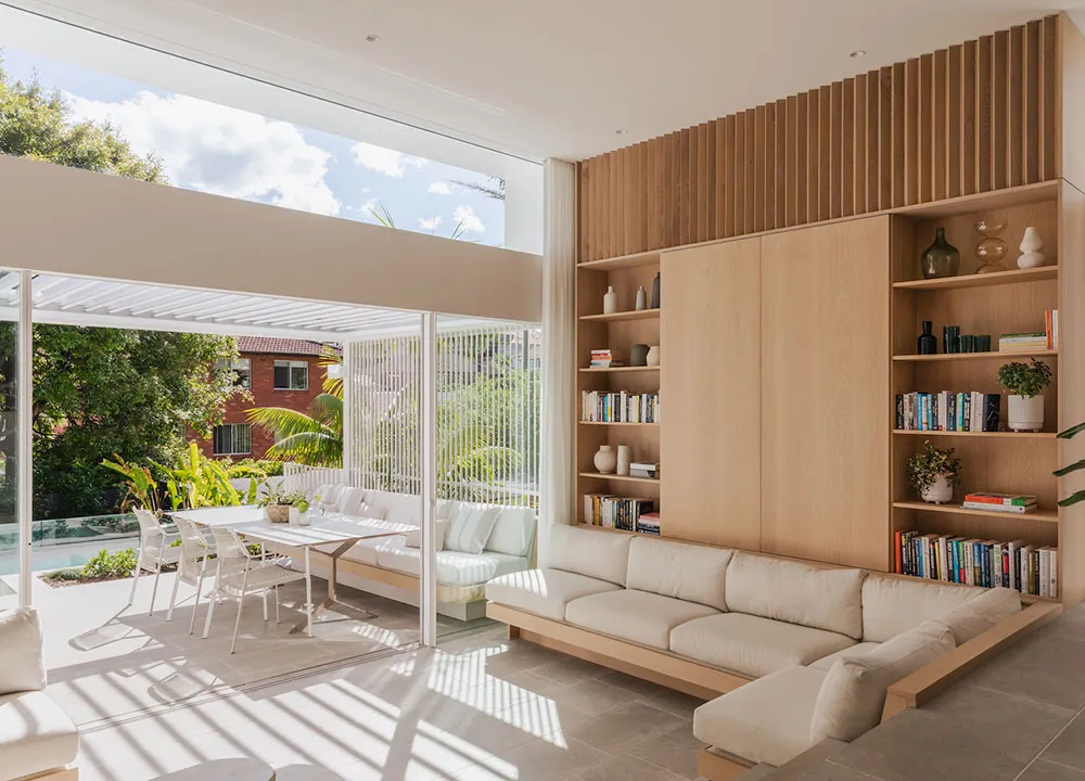 Éclairci et moderne intérieur dans l'ancienne cabane de pêche à Sydney - Gallery image 2