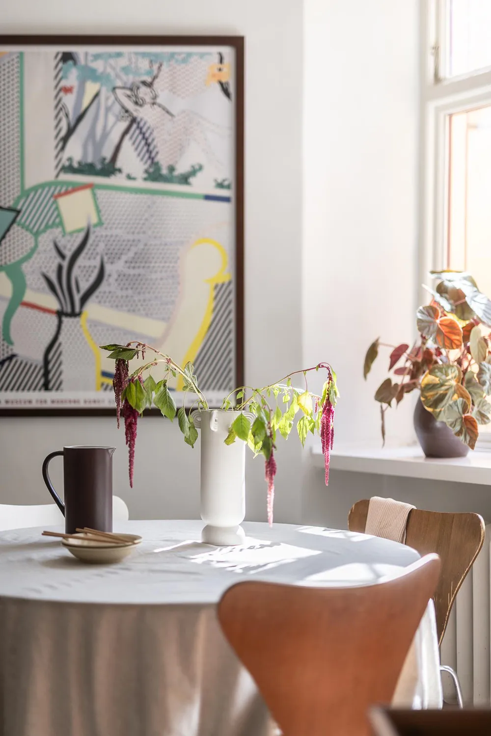 Nice Scandi Apartment with Unusual Layout and Olive-Colored Kids' Room - Gallery image 22