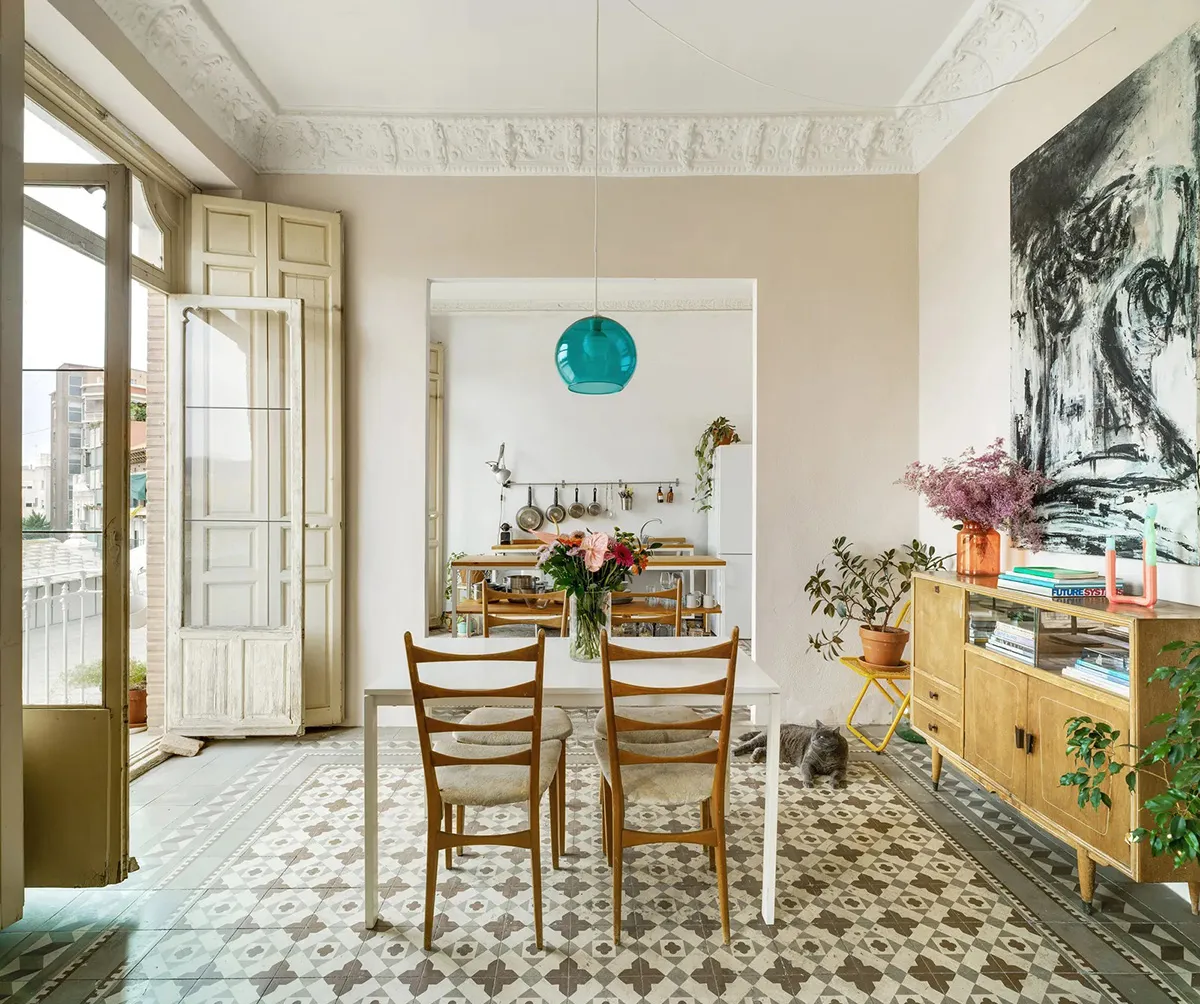 Великолепні класичні деталі в квартирі молодих дизайнерів у Мурсії - Gallery image 3