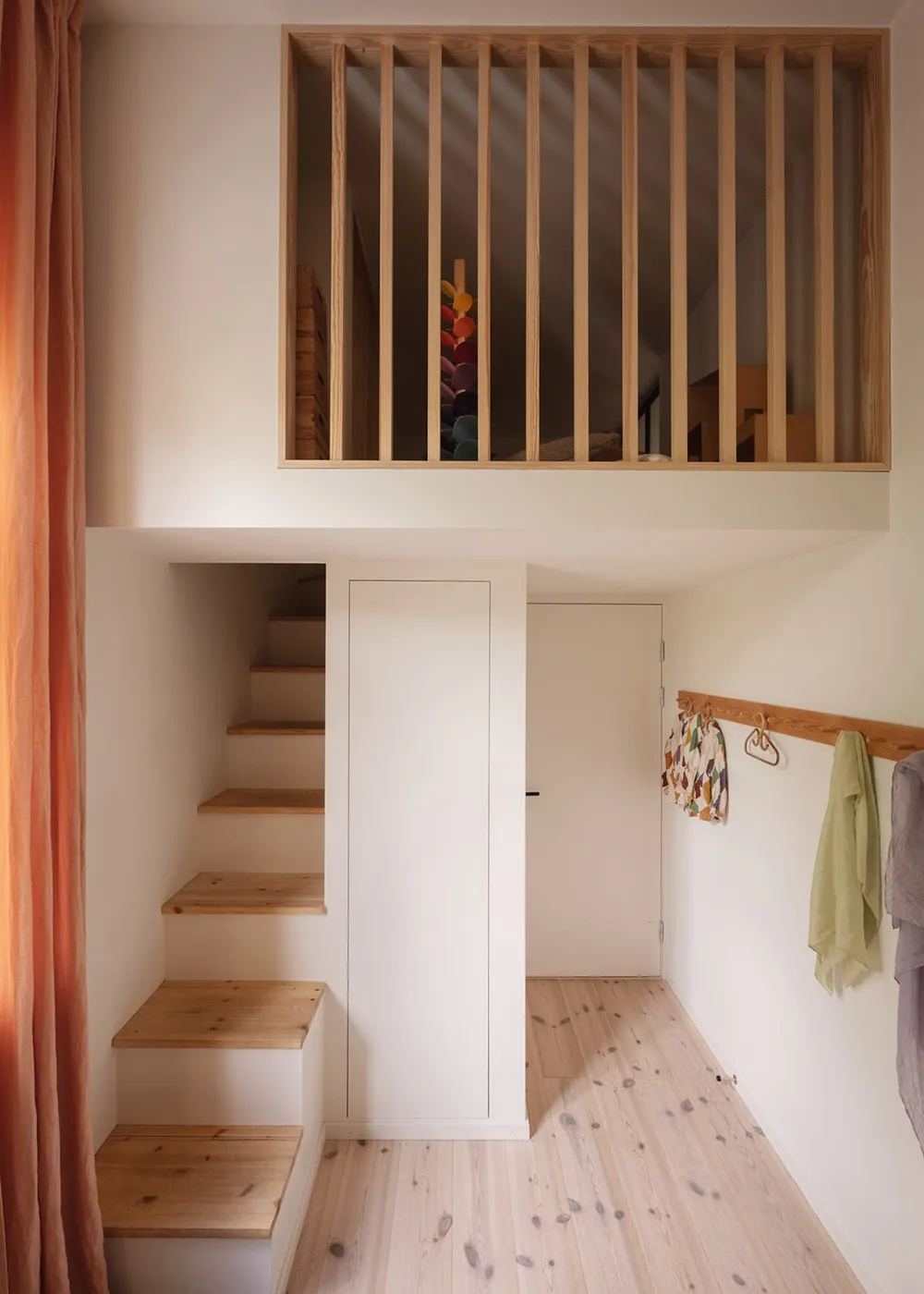 Żółta płytka i otwarty przestrzeń: mieszkanie w byłej szkole w Sztokholmie - Gallery image 21