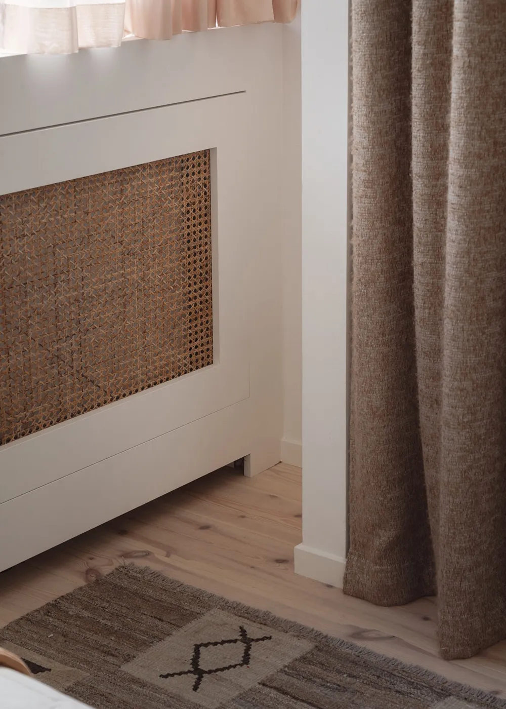 Żółta płytka i otwarty przestrzeń: mieszkanie w byłej szkole w Sztokholmie - Gallery image 16