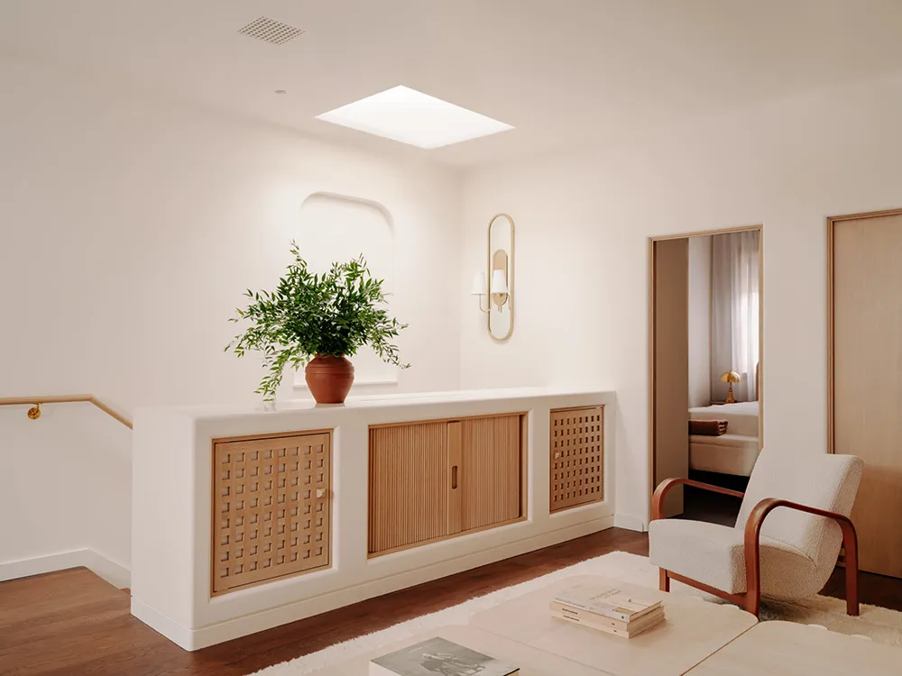 Fashionable Interior in a Townhouse in New York, Reminiscent of a Cozy Hotel - Gallery image 18