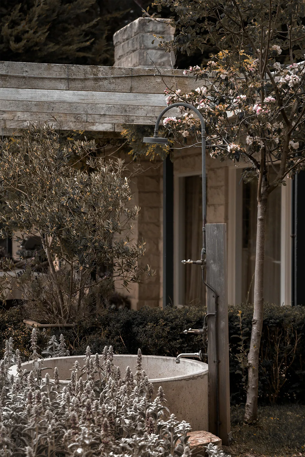 Teintes douces et lignes esthétiques : maison de détente moderne à Melbourne - Gallery image 14