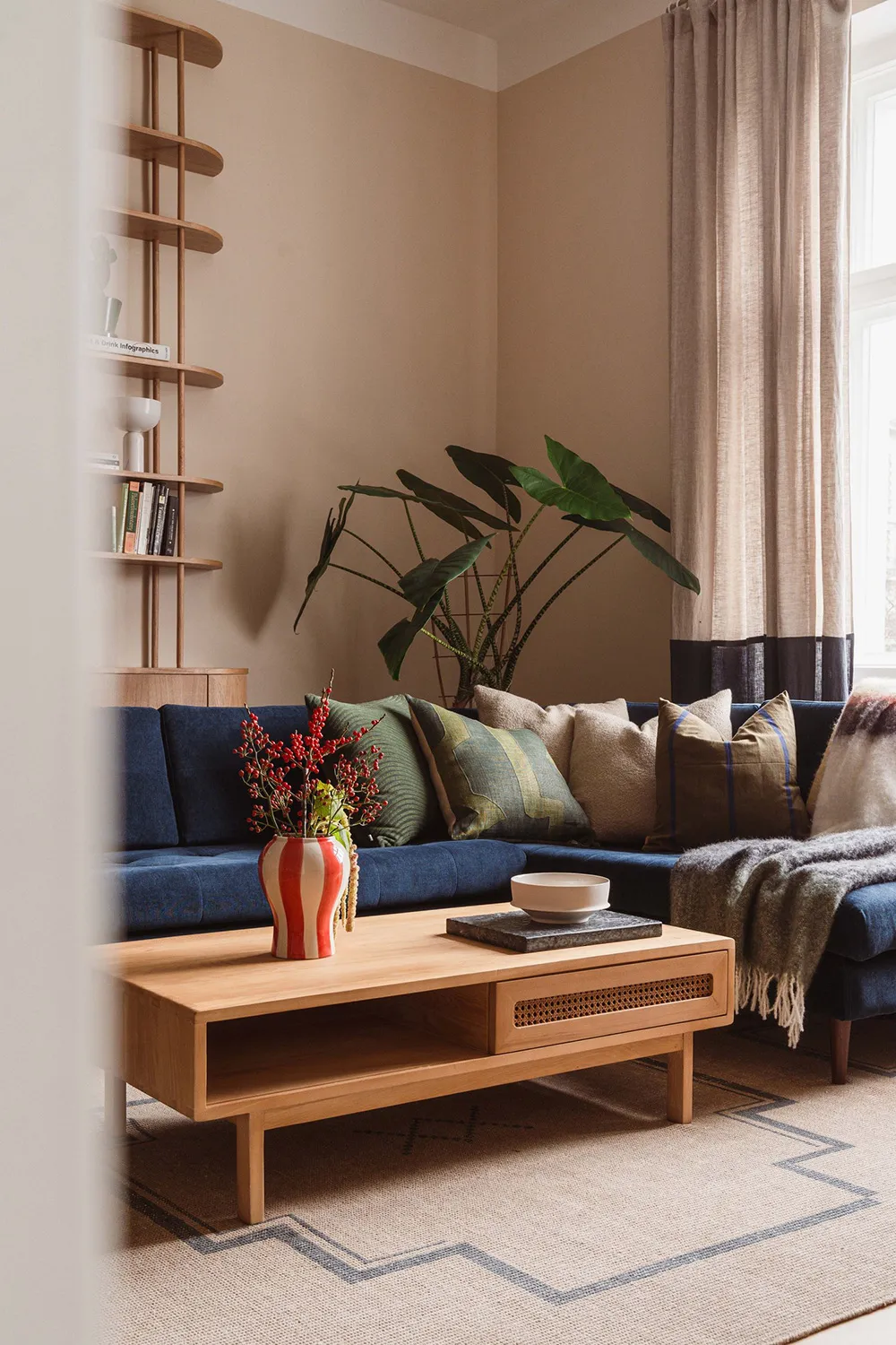 Intérieur chaleureux dans un ancien bâtiment à Berlin pour une famille américaine - Gallery image 2