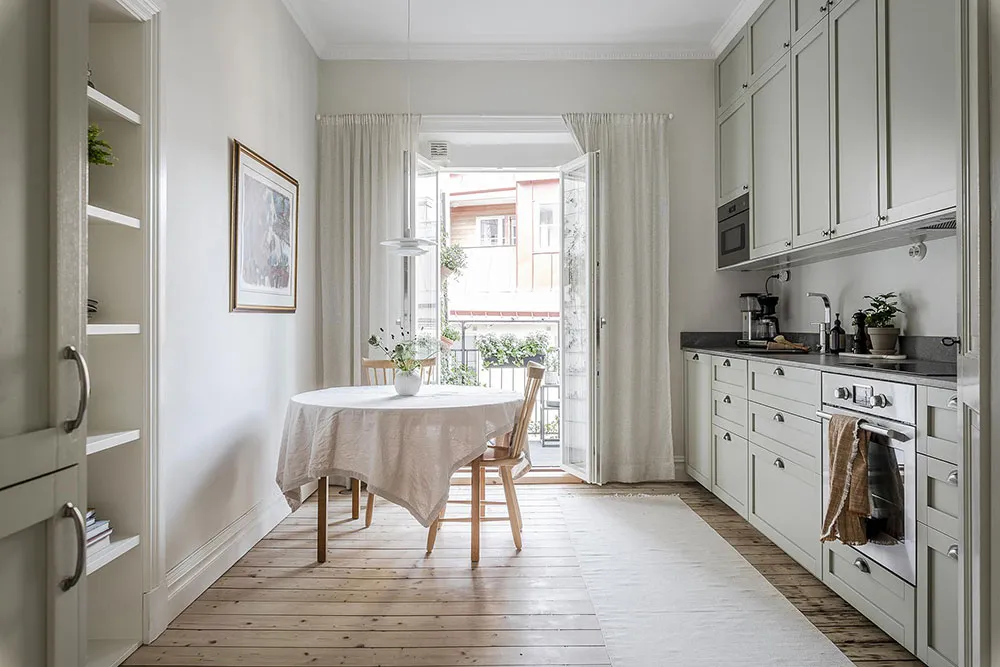 Light and Warm Living Room and Atmosphere Blue Bedroom: Apartment in Gothenburg (52 sqm) - Gallery image 15