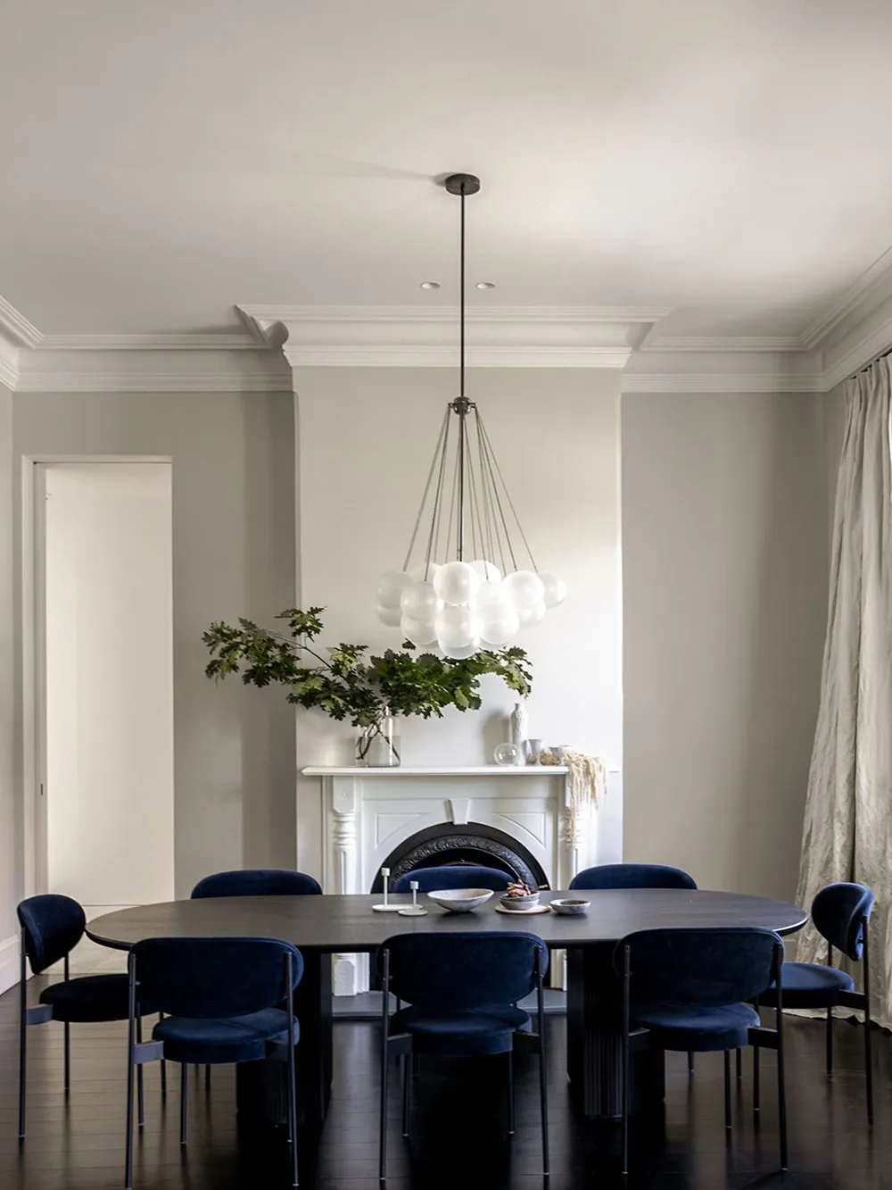 Изящный черно-белый интерьер большого дома с историей в Австралии - Gallery image 3