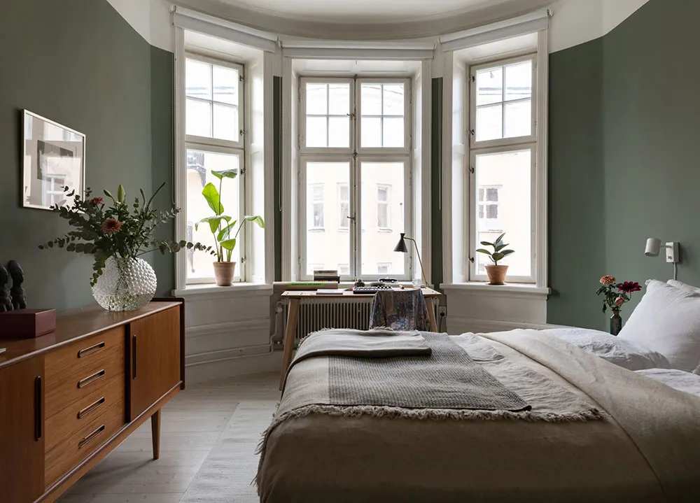 Приємний скандинавський інтер'єр у білих та зелених відтінках (57 кв. м) - Gallery image 12