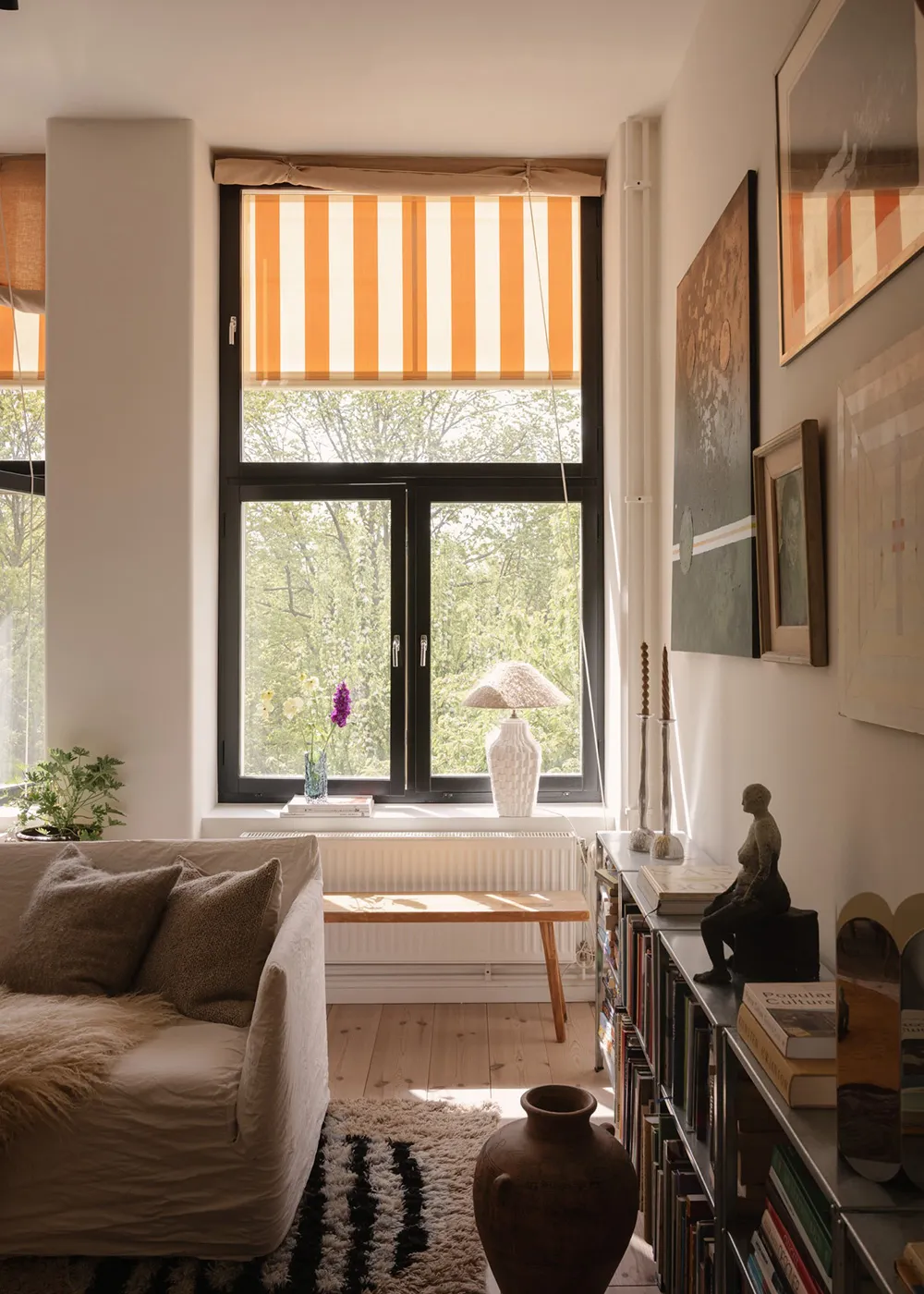 Żółta płytka i otwarty przestrzeń: mieszkanie w byłej szkole w Sztokholmie - Gallery image 23