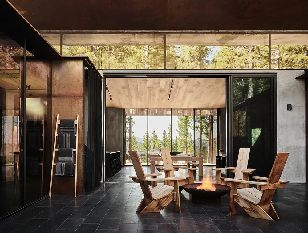 Grobheit dunkler Töne und Wärme natürlichen Holzes: Haus am Tahoe-See - Gallery image 2