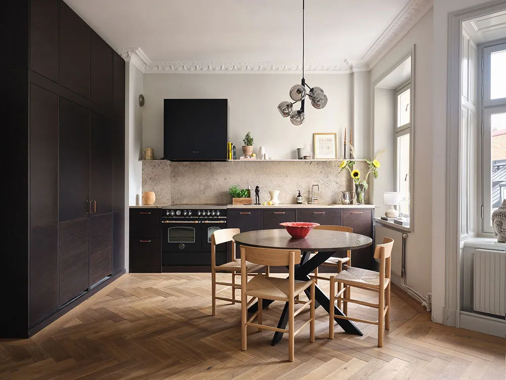 Необычная планировка і мансарда з терасою: приємна скандинавська квартира з інтригою - Gallery image 6