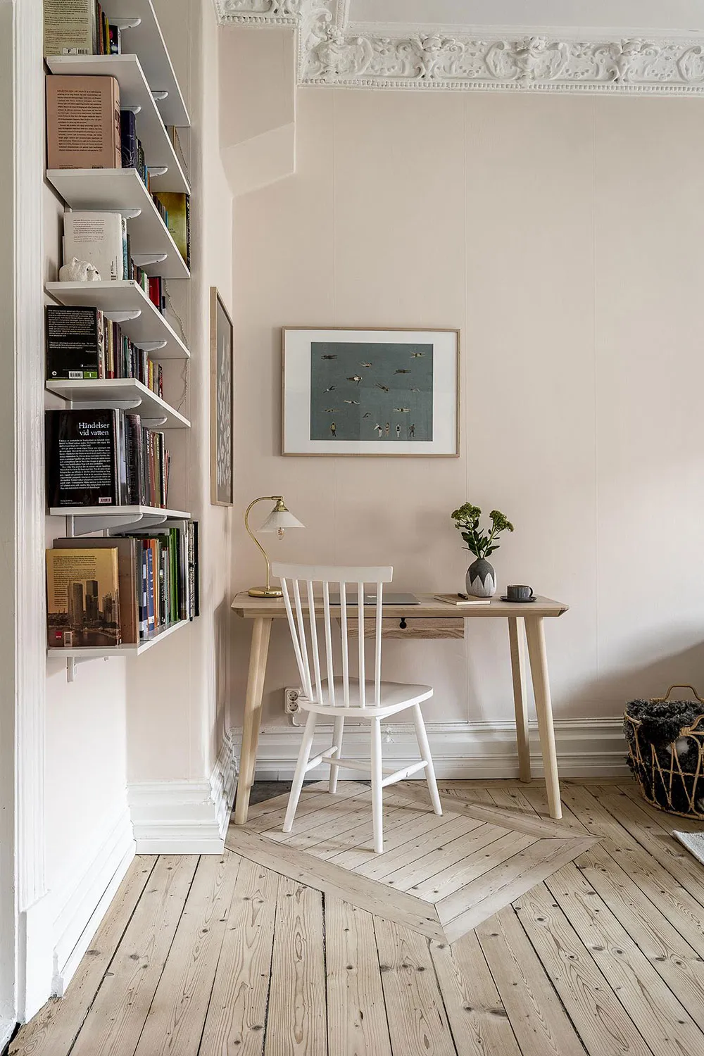 Light and Warm Living Room and Atmosphere Blue Bedroom: Apartment in Gothenburg (52 sqm) - Gallery image 1