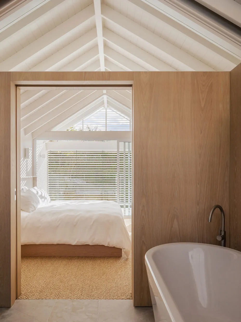 Éclairci et moderne intérieur dans l'ancienne cabane de pêche à Sydney - Gallery image 5