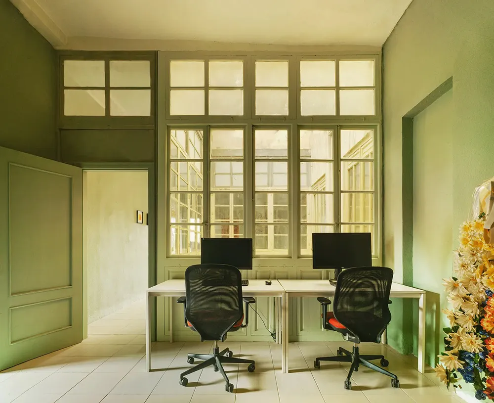 Великолепні класичні деталі в квартирі молодих дизайнерів у Мурсії - Gallery image 10