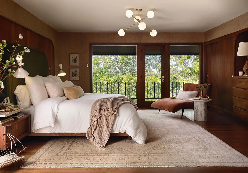 Elegancki dom mid century na tle natury: nowy projekt Joanny i Chipa Gains - Gallery image 18