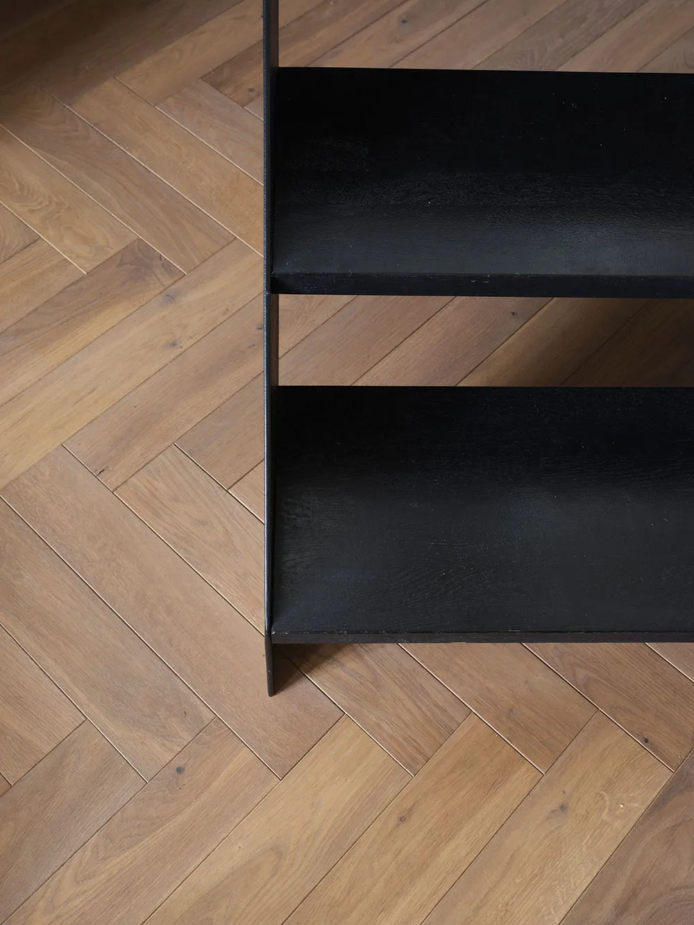 Необычная планировка і мансарда з терасою: приємна скандинавська квартира з інтригою - Gallery image 24