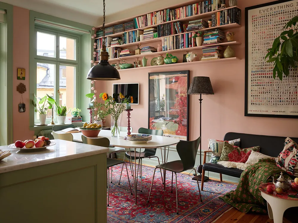 Незвичайні фарби та квіткові мотиви: радісний інтер’єр у Стокгольмі - Gallery image 8