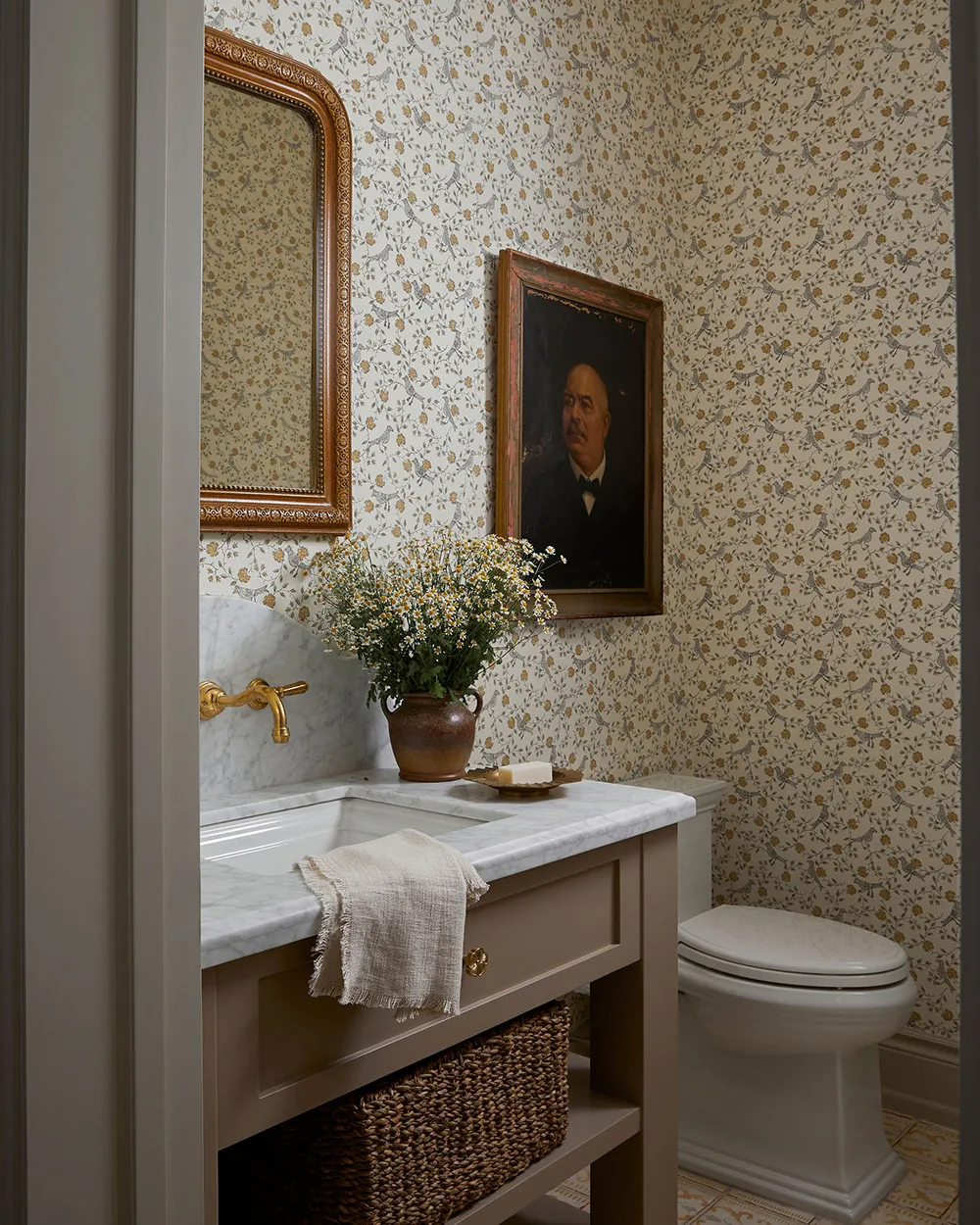 Gamme inhabituelle et beaux motifs dans le design d'une maison de campagne au Canada - Gallery image 17