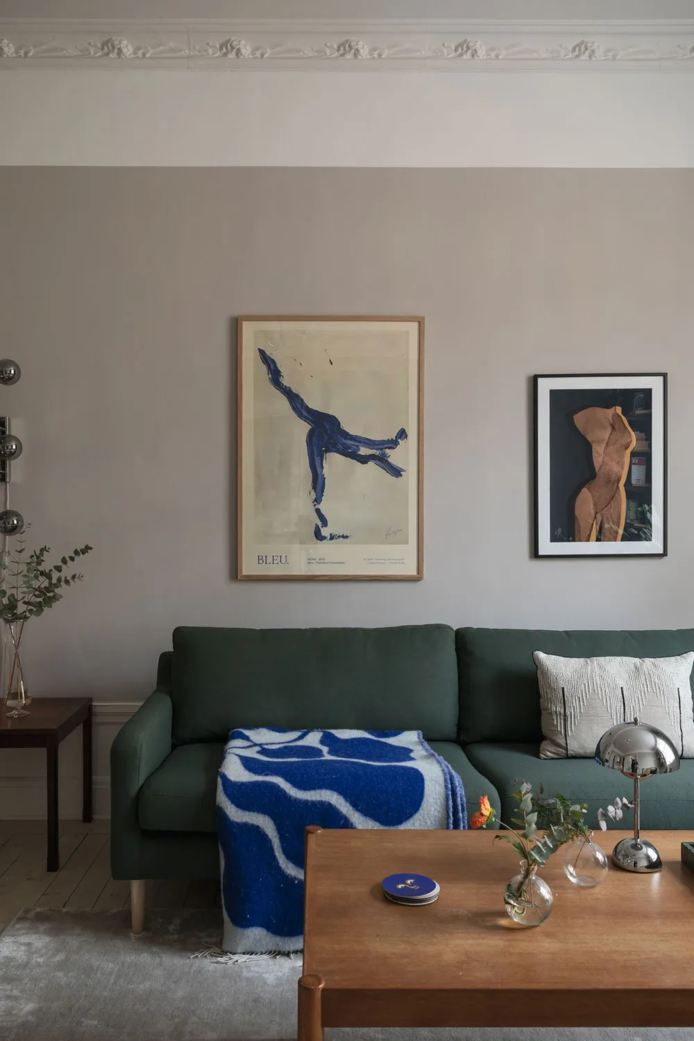 Приємний скандинавський інтер'єр у білих та зелених відтінках (57 кв. м) - Gallery image 1