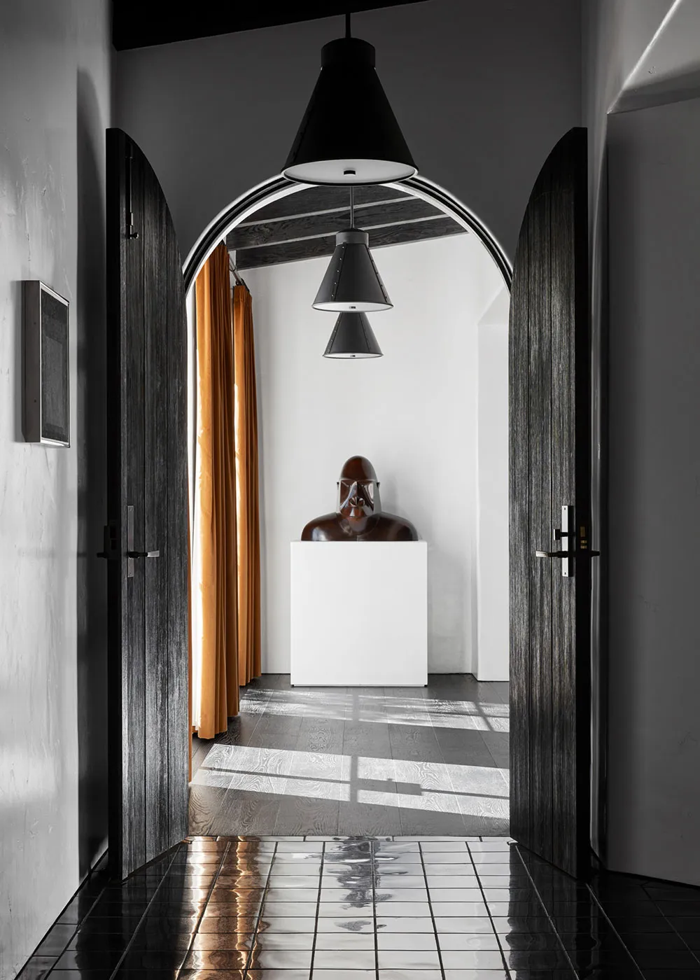 Eleganckie i nowoczesne wnętrza starożytnej fazendy w Kalifornii - Gallery image 18