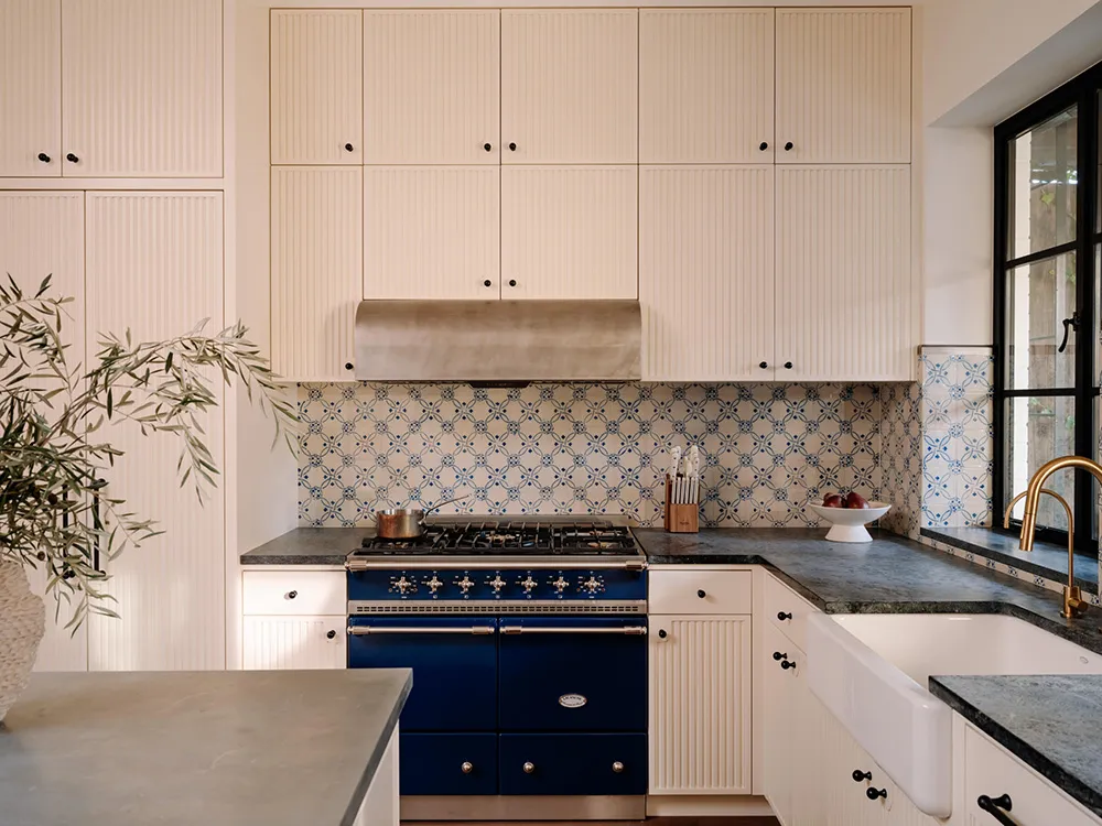 Fashionable Interior in a Townhouse in New York, Reminiscent of a Cozy Hotel - Gallery image 15