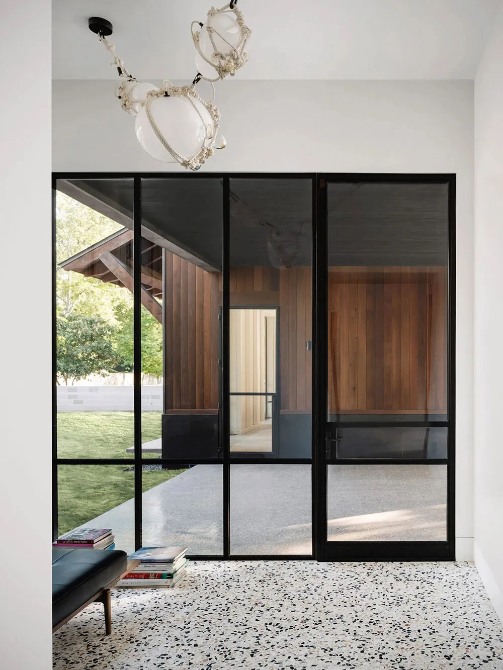 Espace imposant de maison familiale au style grange à Austin - Gallery image 10