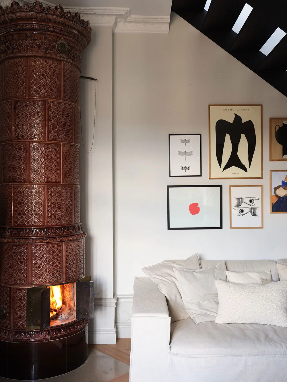 Необычная планировка і мансарда з терасою: приємна скандинавська квартира з інтригою - Gallery image 1