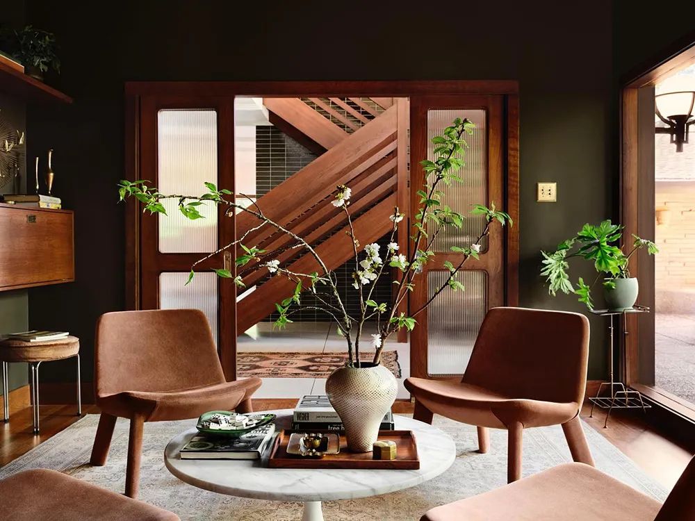 Elegancki dom mid century na tle natury: nowy projekt Joanny i Chipa Gains - Gallery image 13