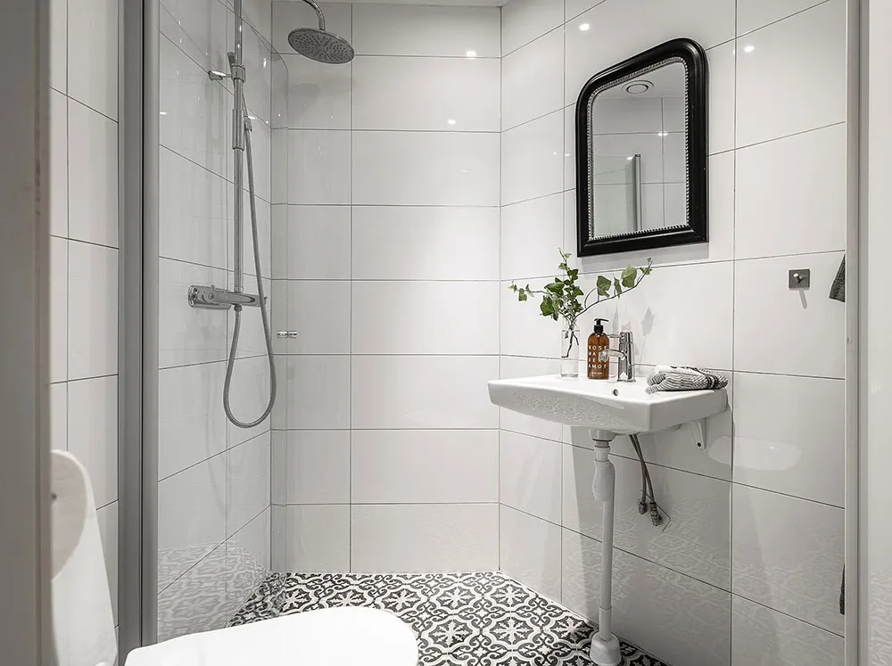 Light and Warm Living Room and Atmosphere Blue Bedroom: Apartment in Gothenburg (52 sqm) - Gallery image 26