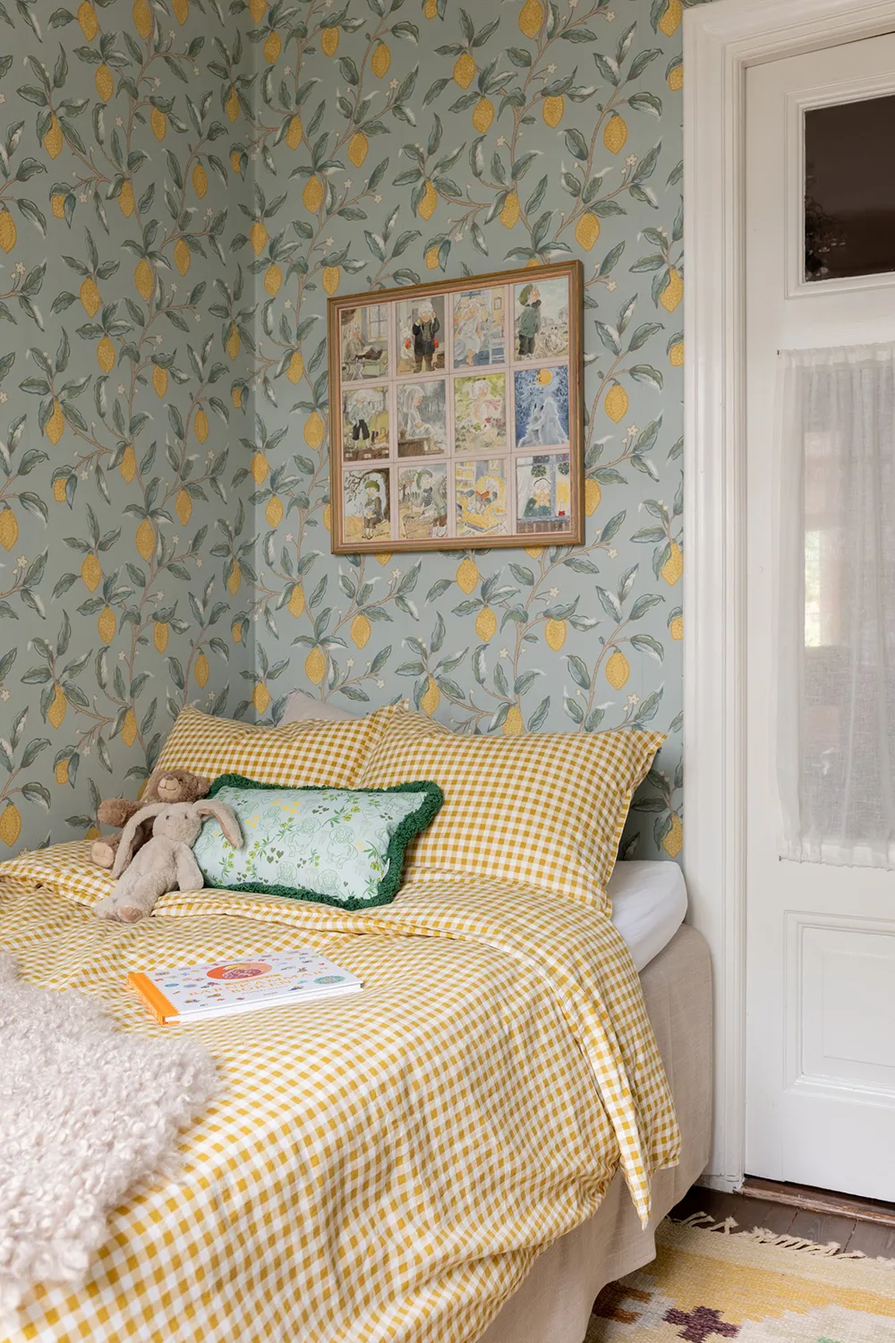 Цветные стены и обои: живой интерьер в старом доме в Стокгольме - Gallery image 25