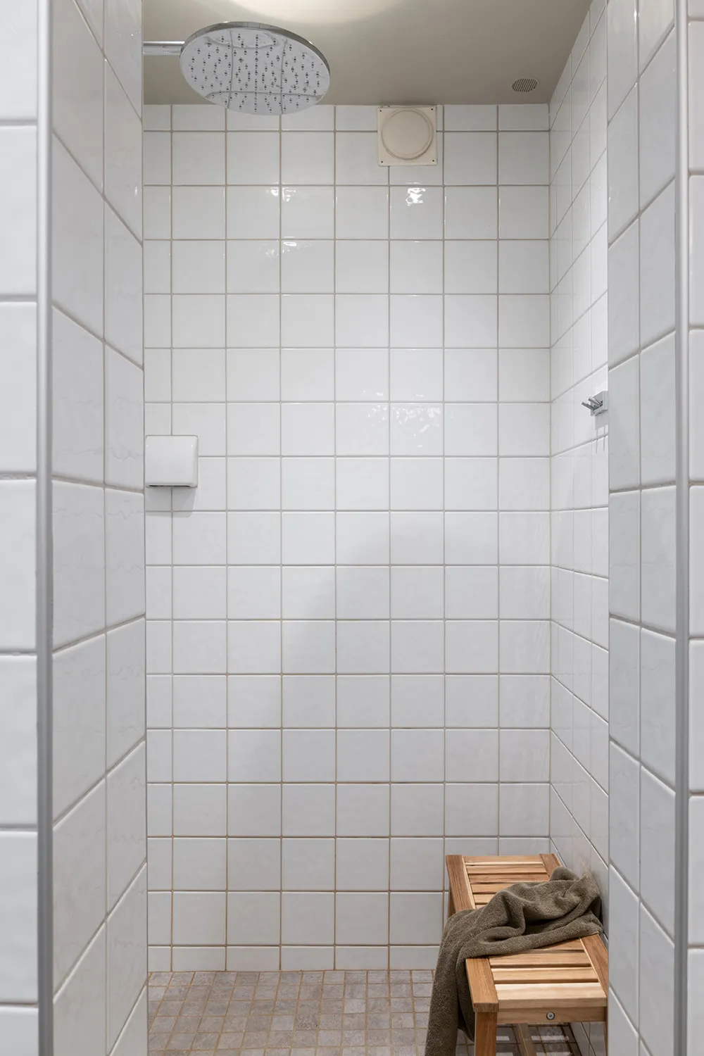 Цветные стены и обои: живой интерьер в старом доме в Стокгольме - Gallery image 28