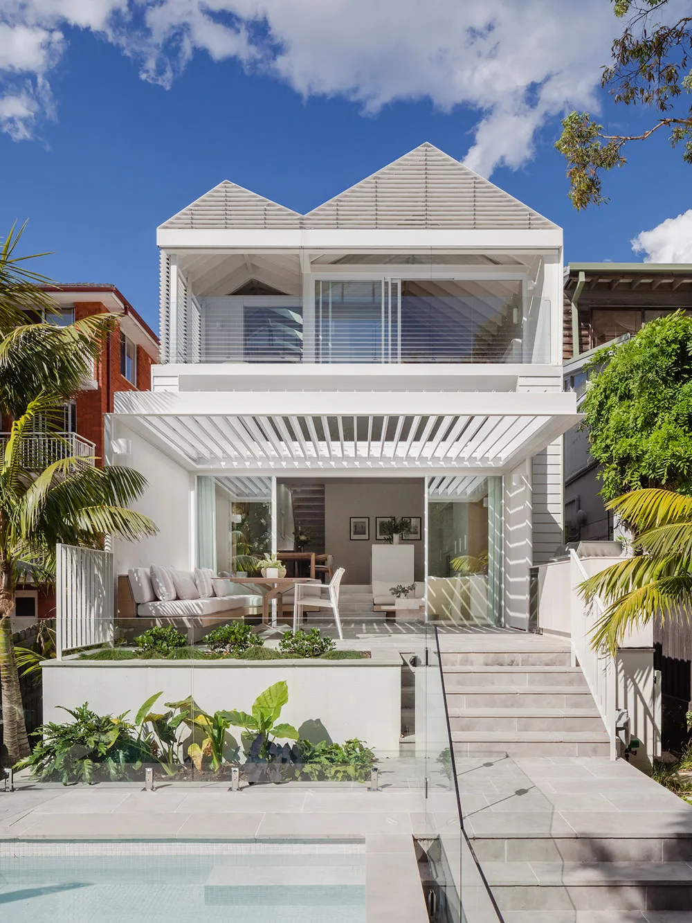 Éclairci et moderne intérieur dans l'ancienne cabane de pêche à Sydney - Gallery image 1