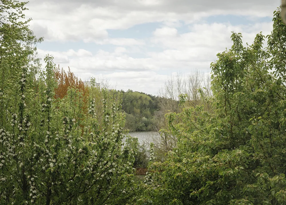 Żółta płytka i otwarty przestrzeń: mieszkanie w byłej szkole w Sztokholmie - Gallery image 32