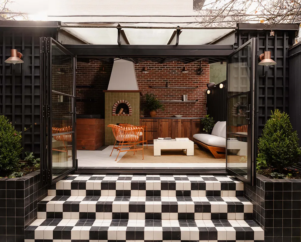 Fashionable Interior in a Townhouse in New York, Reminiscent of a Cozy Hotel - Gallery image 2